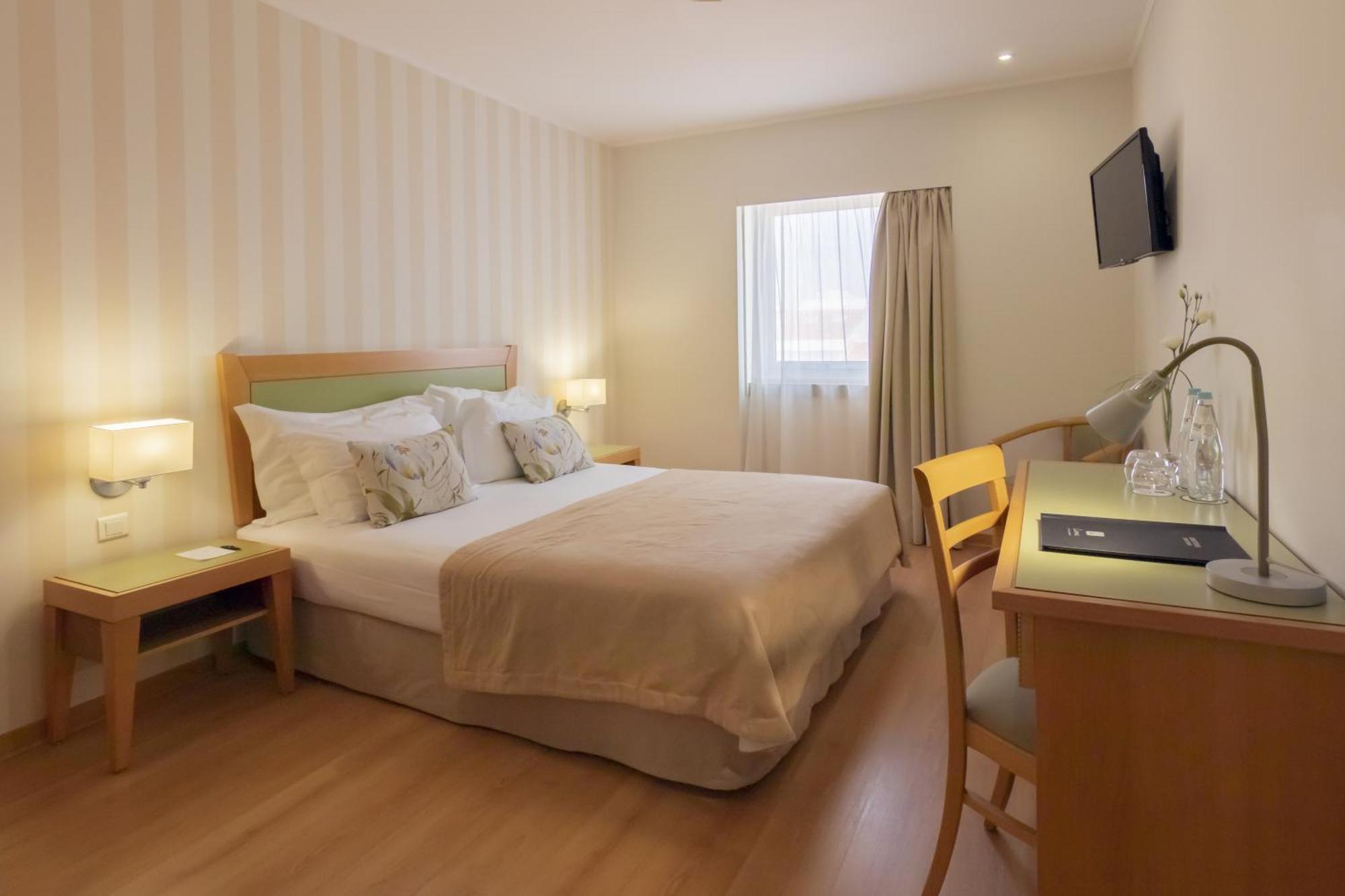 Standard Double or Twin Room,1209307381:JPEG